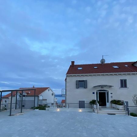 Apartments Lovely Croatia Бол Екстер'єр фото