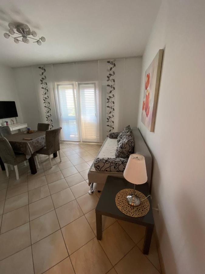 Apartments Lovely Croatia Бол Екстер'єр фото