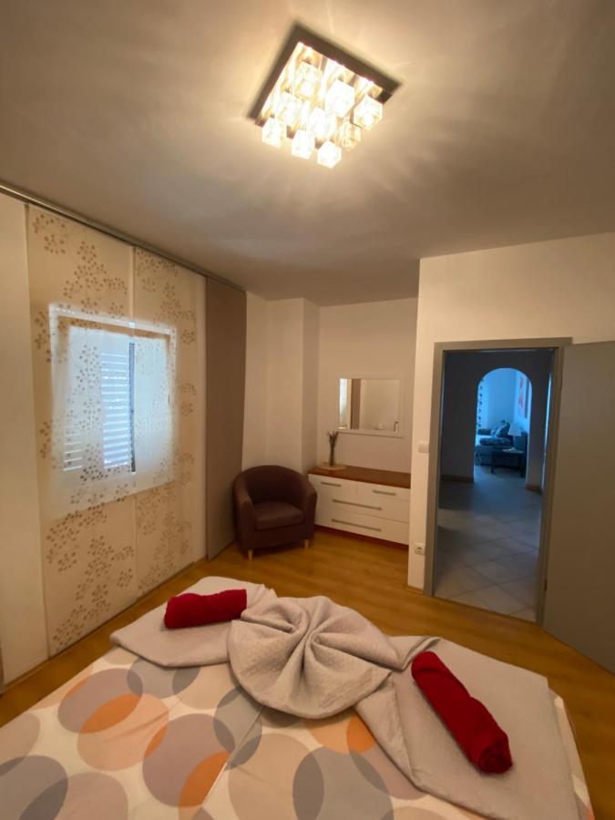 Apartments Lovely Croatia Бол Екстер'єр фото
