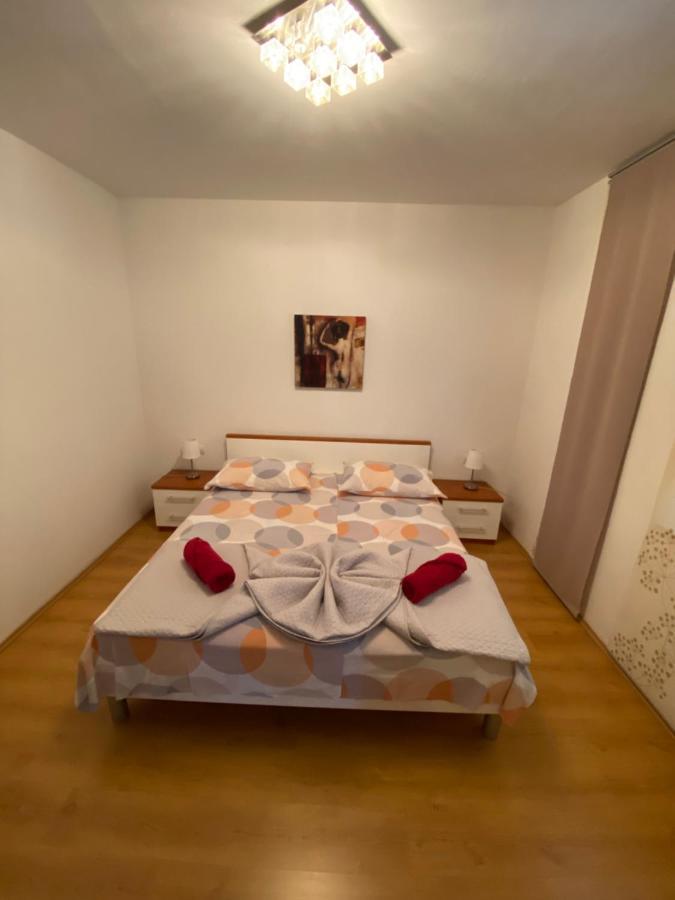 Apartments Lovely Croatia Бол Екстер'єр фото
