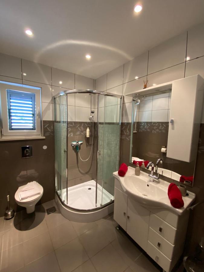 Apartments Lovely Croatia Бол Екстер'єр фото
