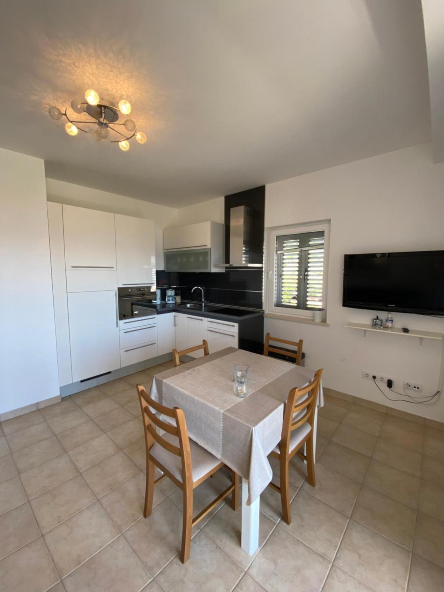 Apartments Lovely Croatia Бол Екстер'єр фото