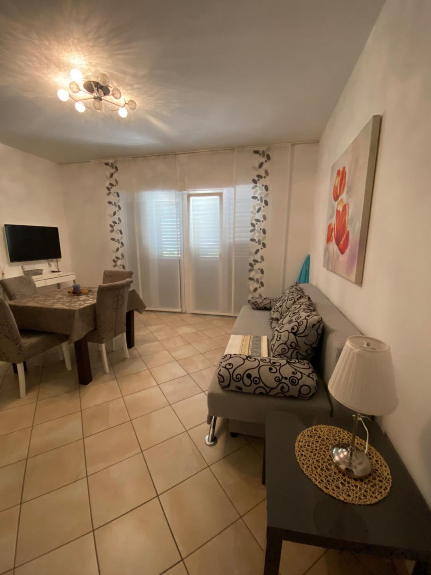 Apartments Lovely Croatia Бол Екстер'єр фото