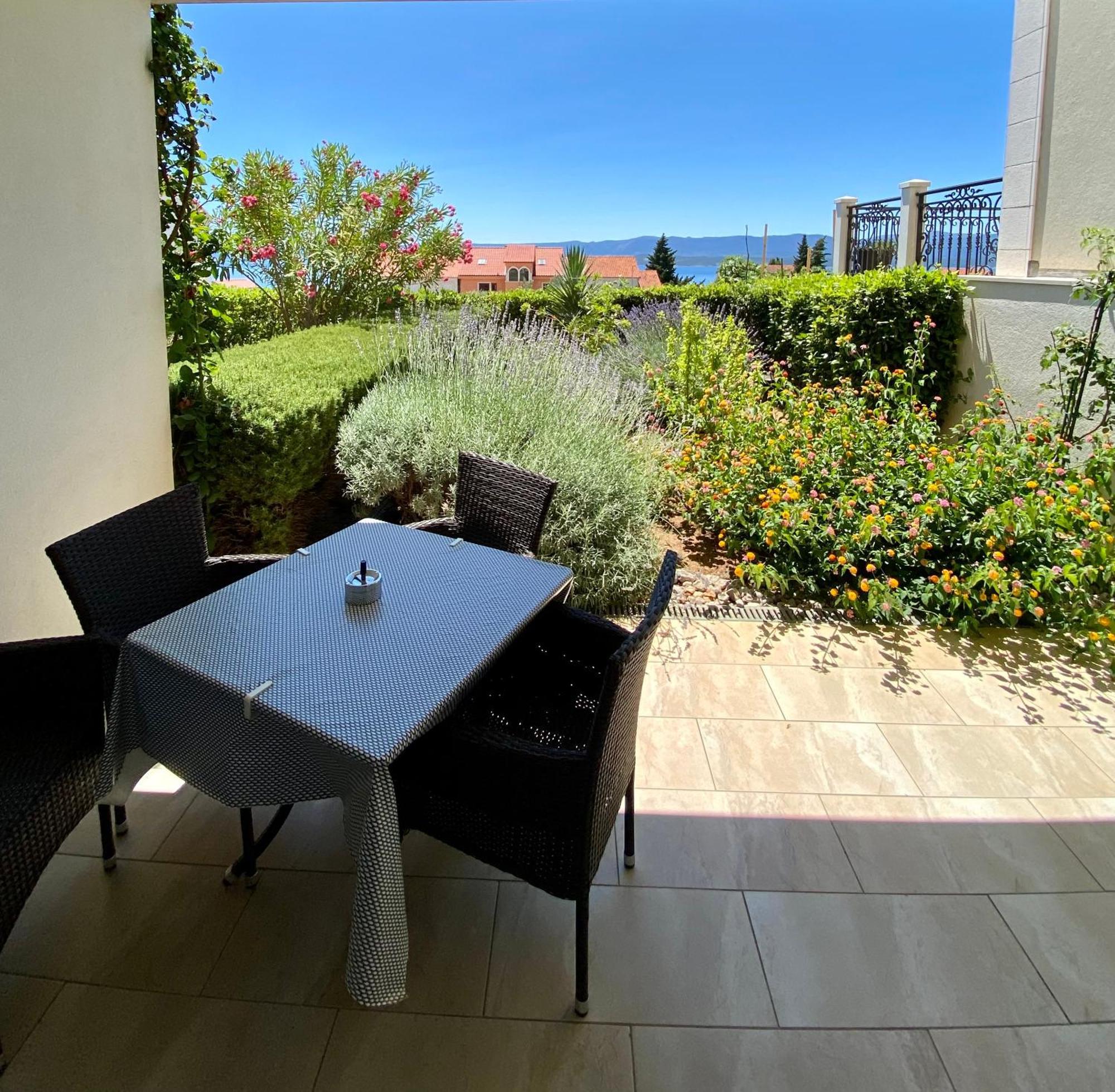 Apartments Lovely Croatia Бол Екстер'єр фото