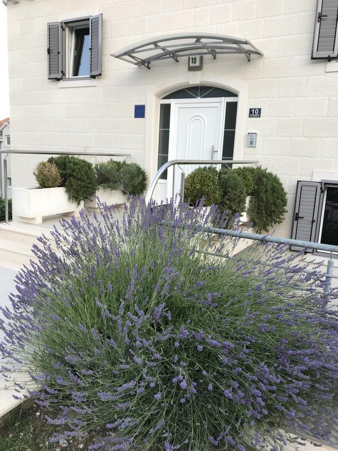 Apartments Lovely Croatia Бол Екстер'єр фото